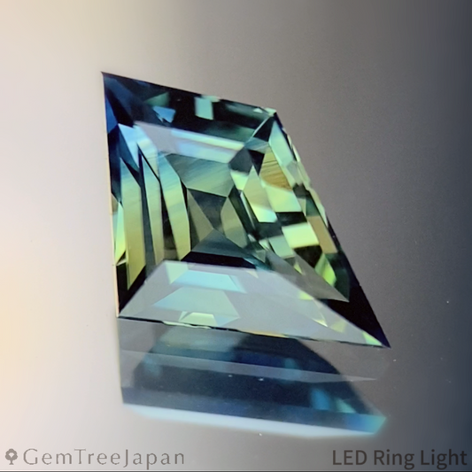 Un-Heat Parti-Color Sapphire 0.759ct / Madagascar