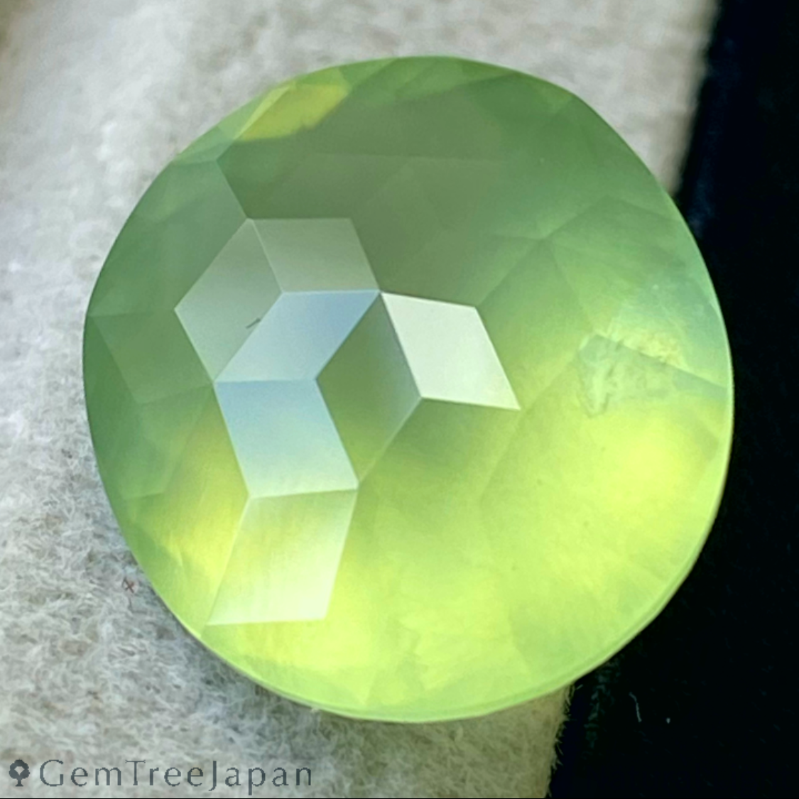 Prehnite 9.601ct / Australia