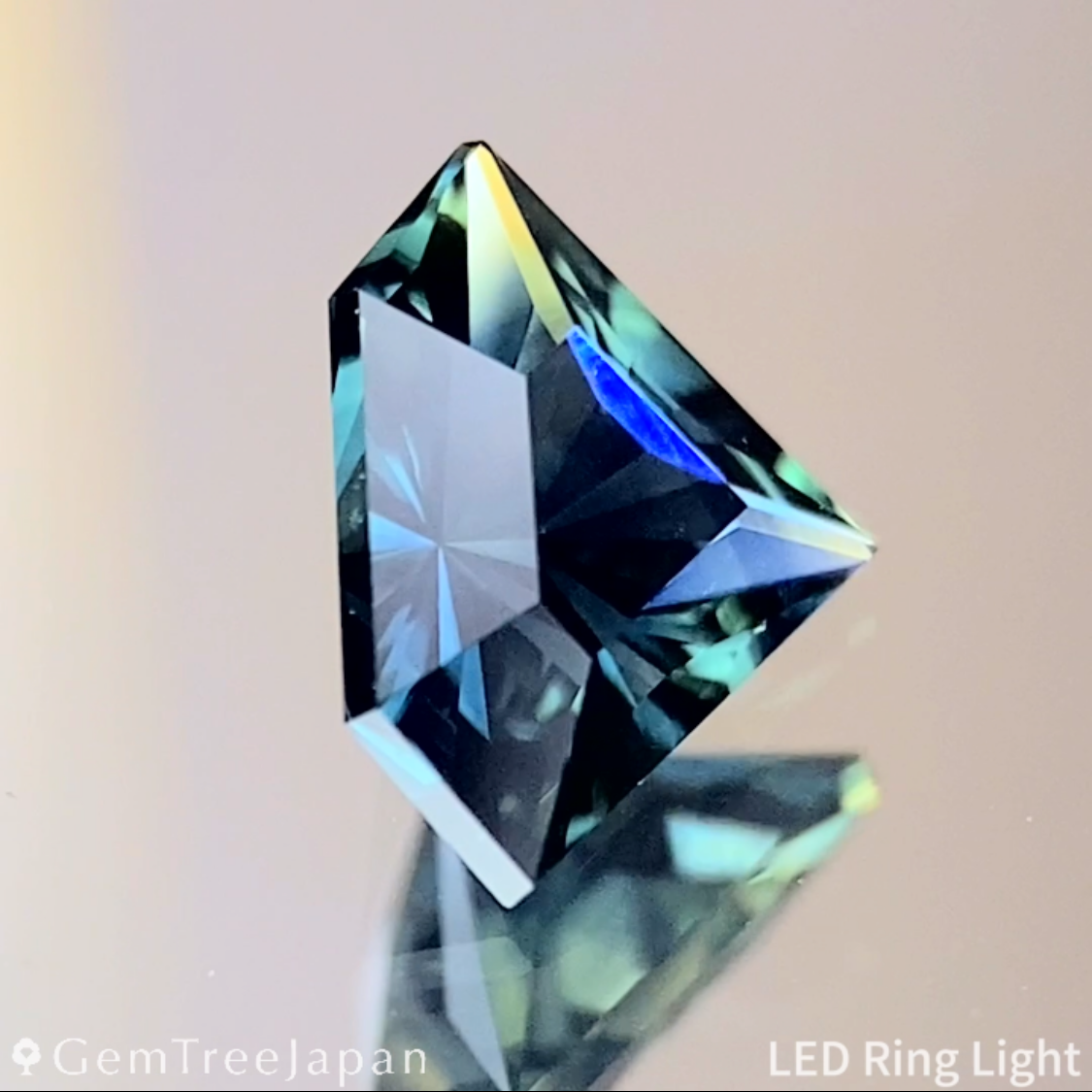 Greenish Blue Sapphire 0.500ct / Cameroon