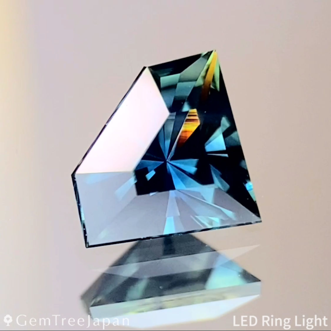 Greenish Blue Sapphire 0.500ct / Cameroon