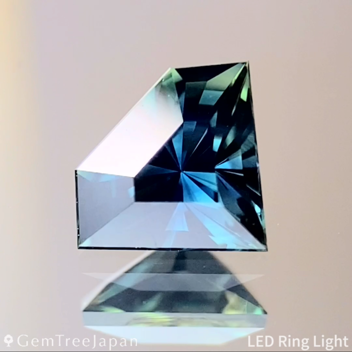 Greenish Blue Sapphire 0.500ct / Cameroon