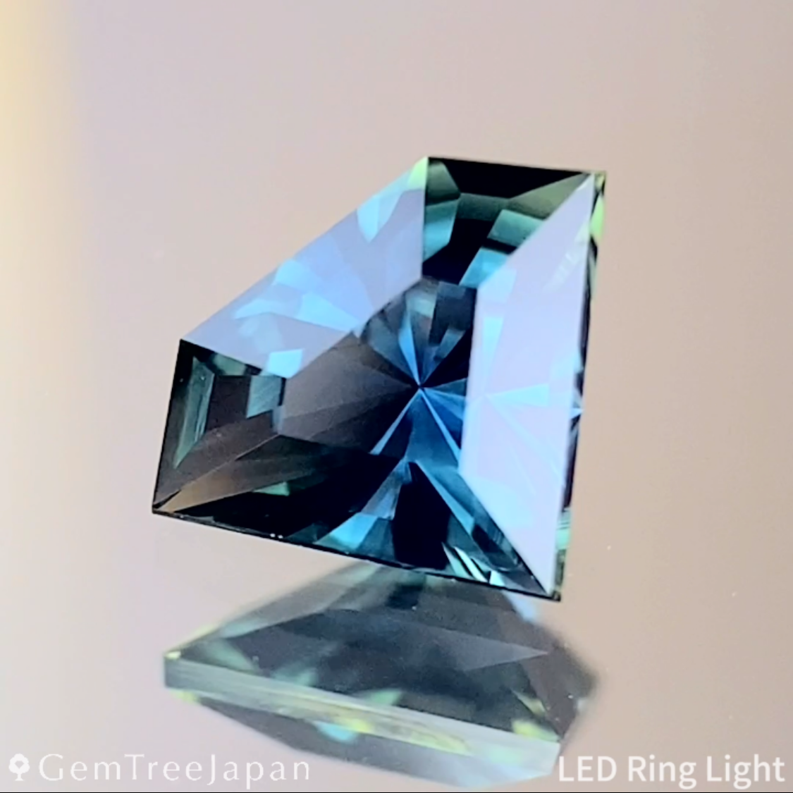 Greenish Blue Sapphire 0.500ct / Cameroon