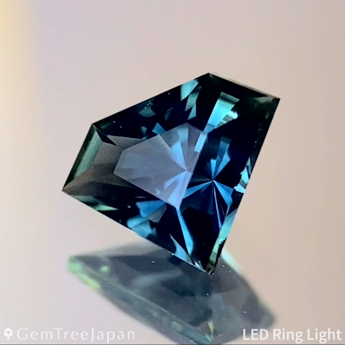 Greenish Blue Sapphire 0.500ct / Cameroon