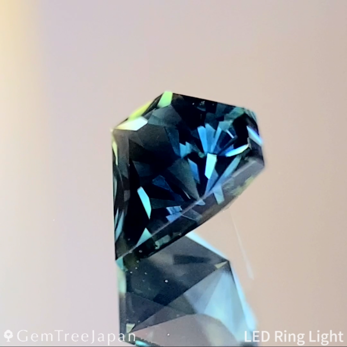 Greenish Blue Sapphire 0.500ct / Cameroon