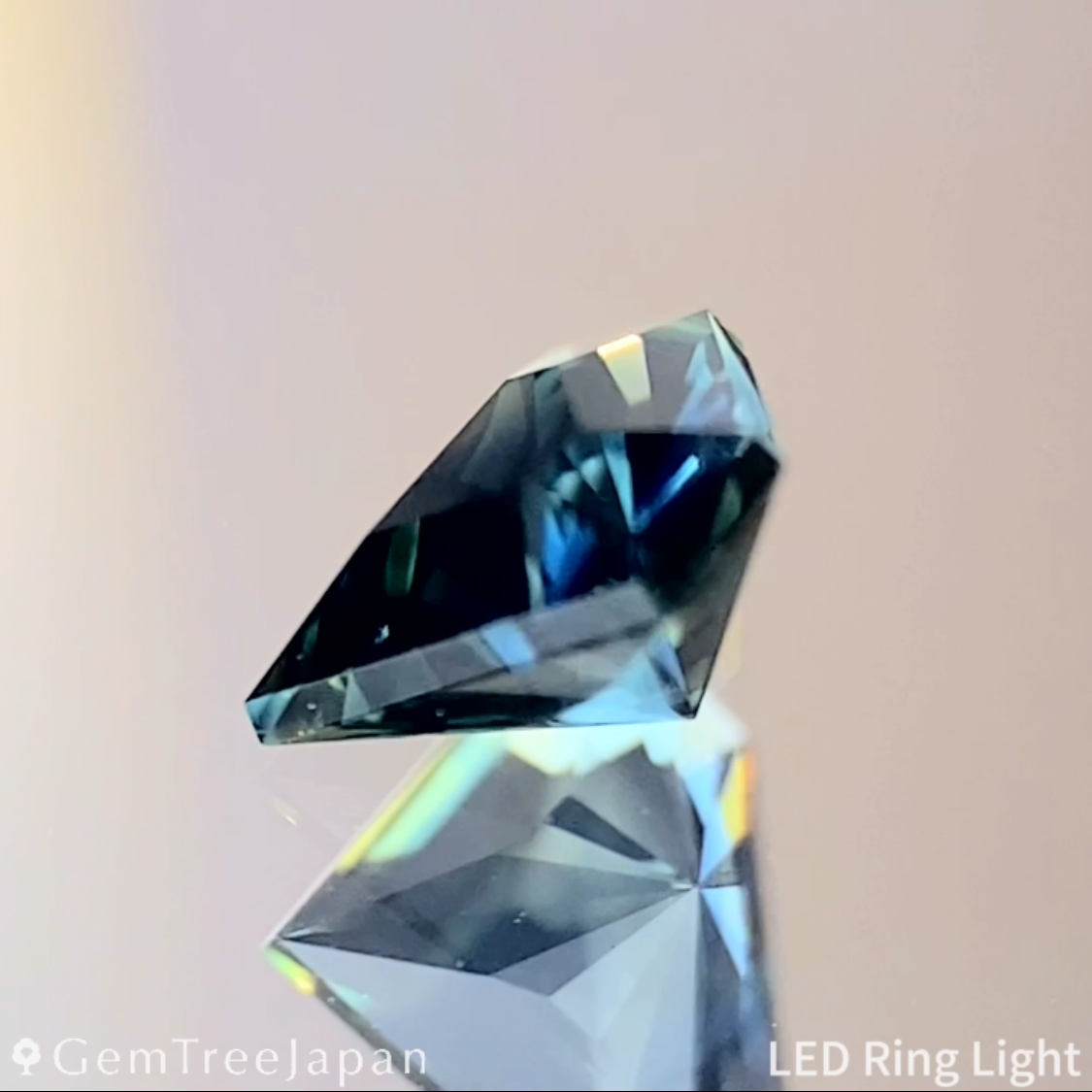 Greenish Blue Sapphire 0.500ct / Cameroon