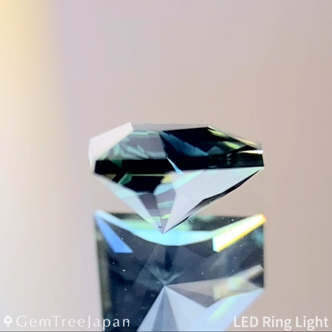 Greenish Blue Sapphire 0.500ct / Cameroon