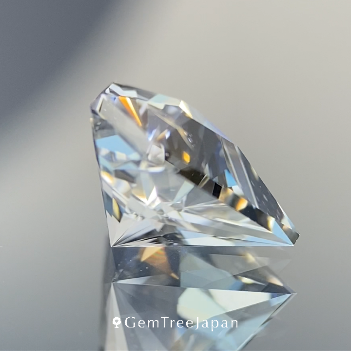 Colorless Topaz 3.03ct / Vietnam