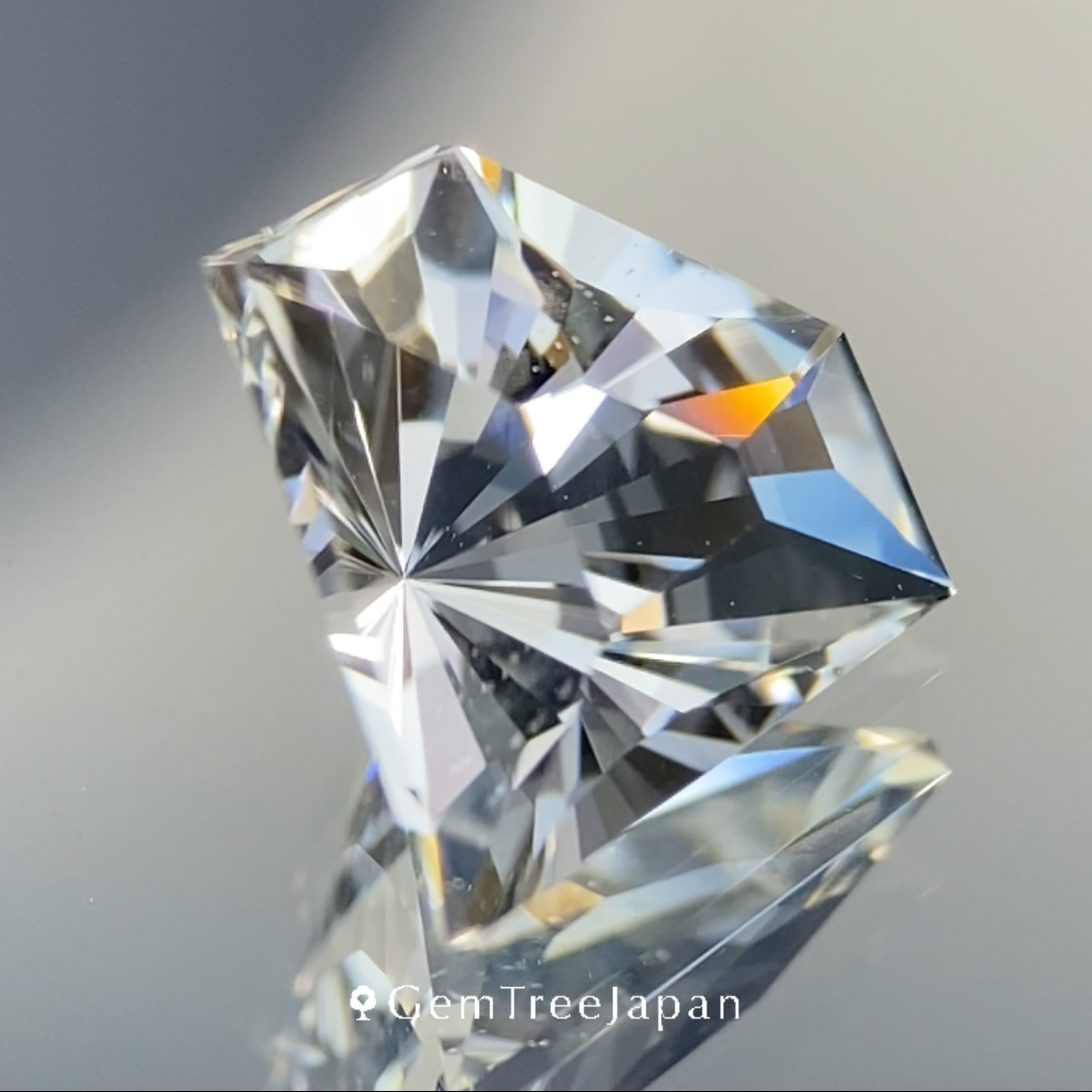 Colorless Topaz 3.03ct / Vietnam