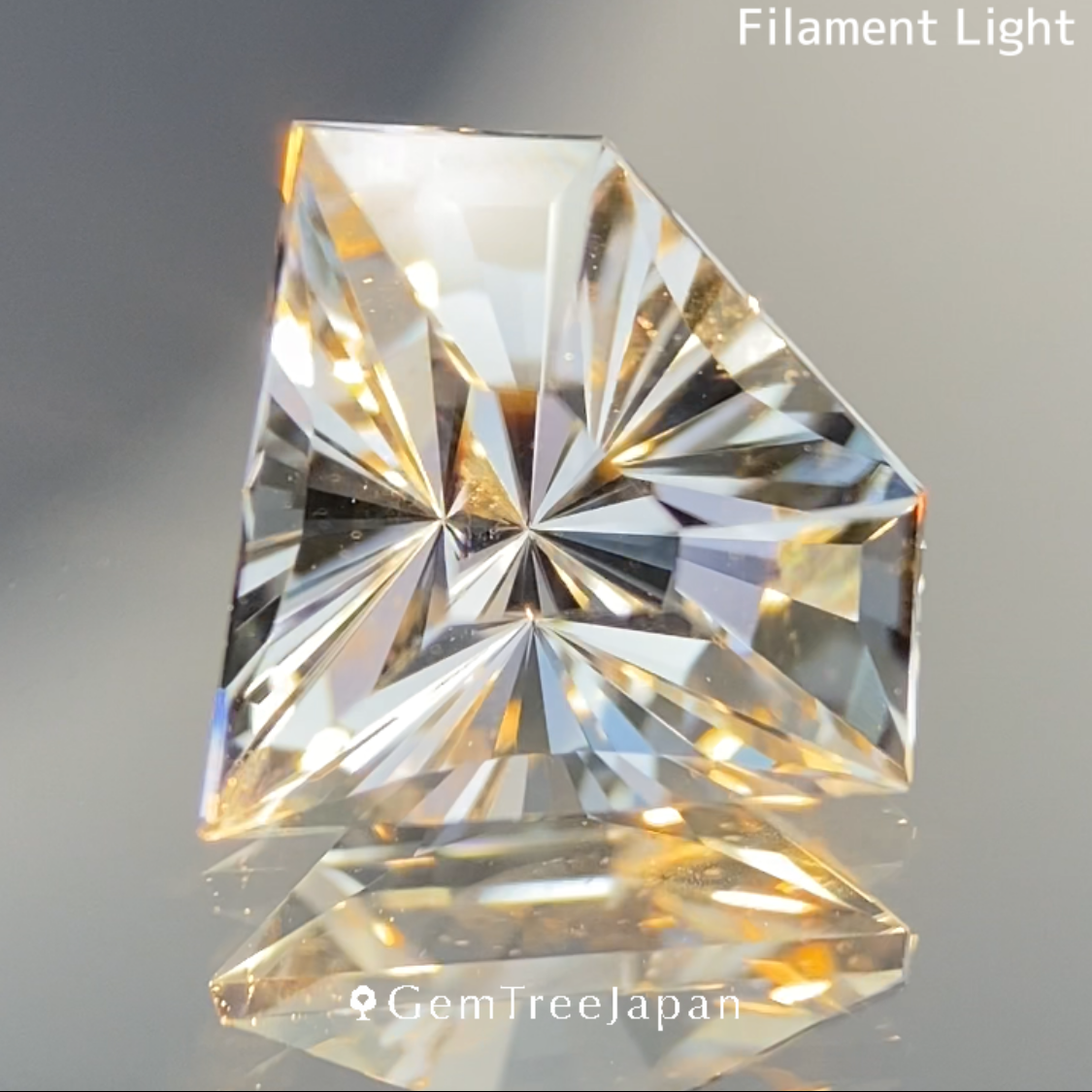 Colorless Topaz 3.03ct / Vietnam