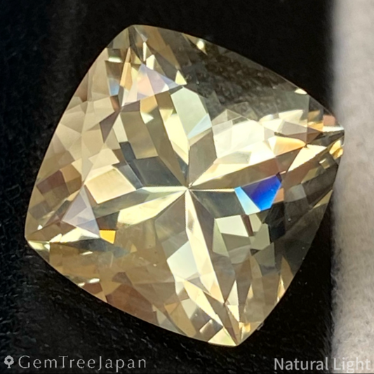 Golden Labradorite 5.86ct / Sri Lanka