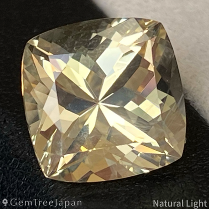 Golden Labradorite 5.86ct / Sri Lanka