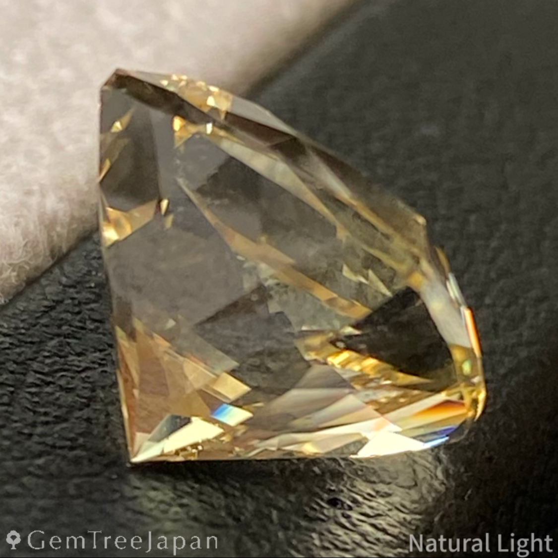 Golden Labradorite 5.86ct / Sri Lanka