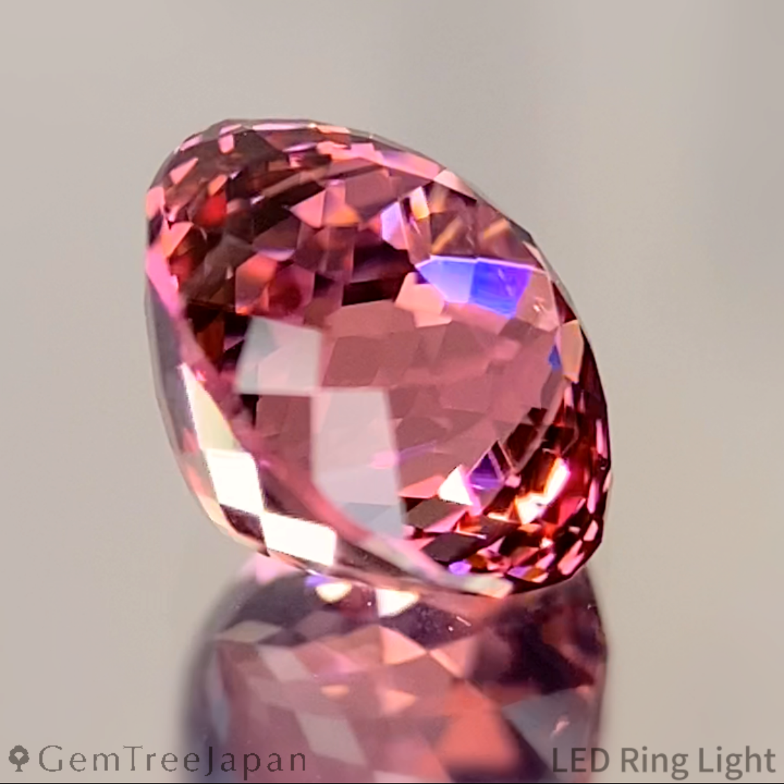 "Super Gira 170" Malaya Garnet 2.21ct / Tanzania