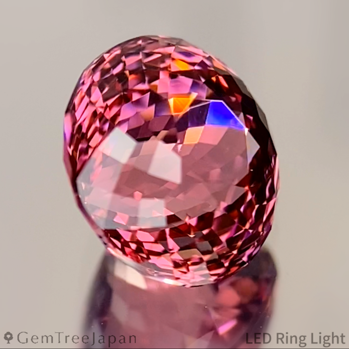 "Super Gira 170" Malaya Garnet 2.21ct / Tanzania