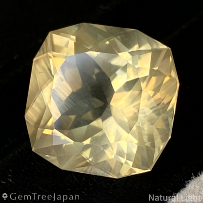 Golden Labradorite 6.818ct / Sri Lanka