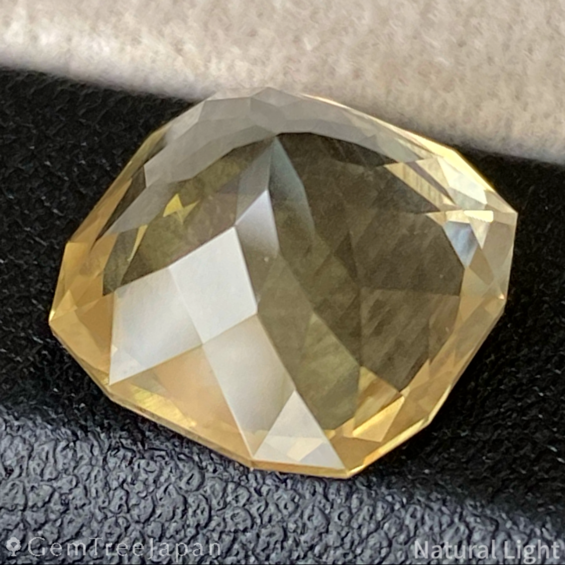 Golden Labradorite 6.818ct / Sri Lanka