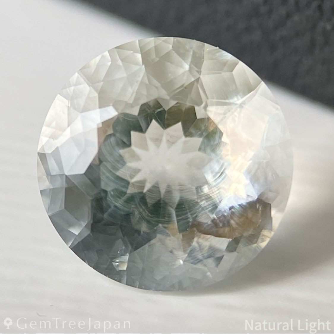 Hyalite Opal 1.617ct / Hungary