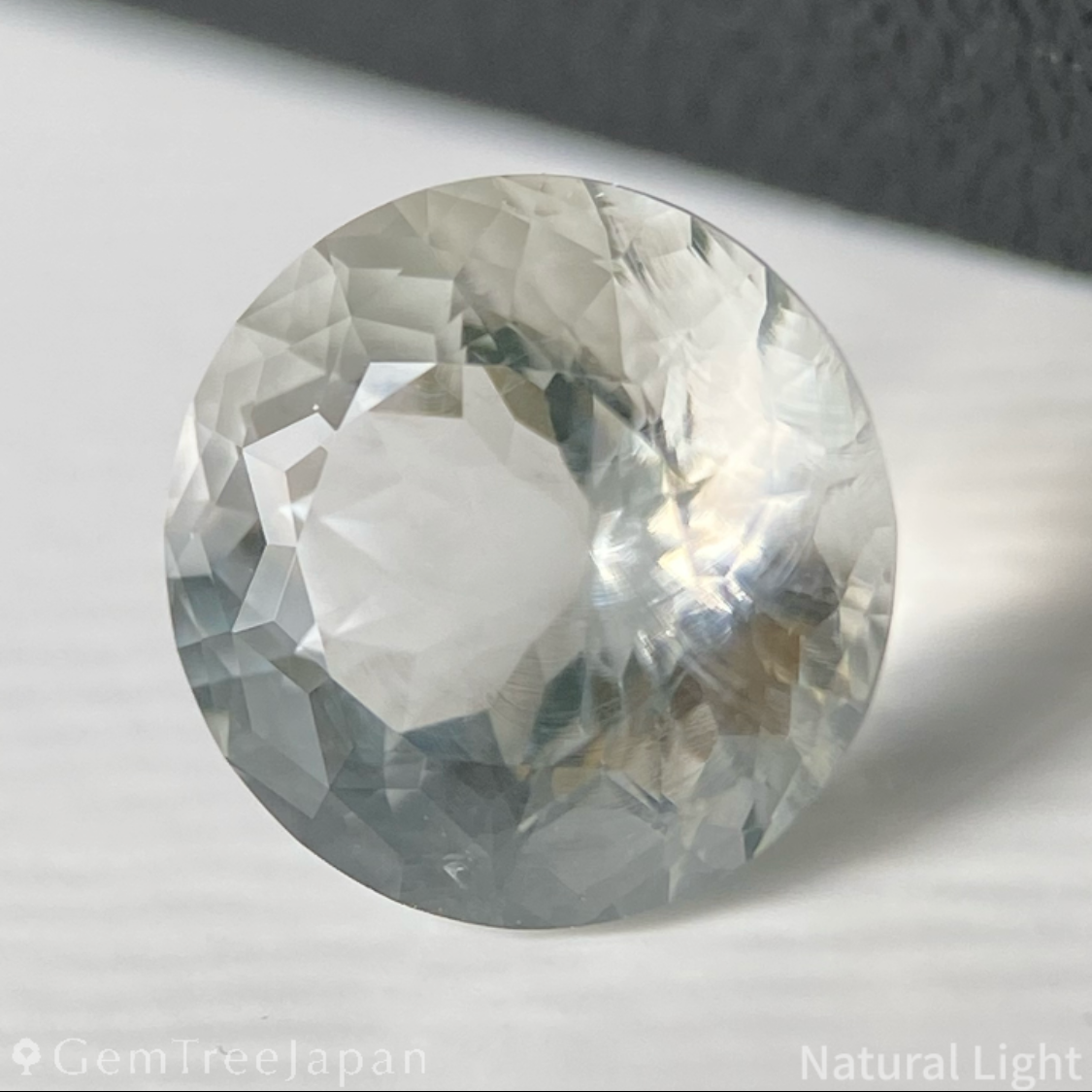 Hyalite Opal 1.617ct / Hungary