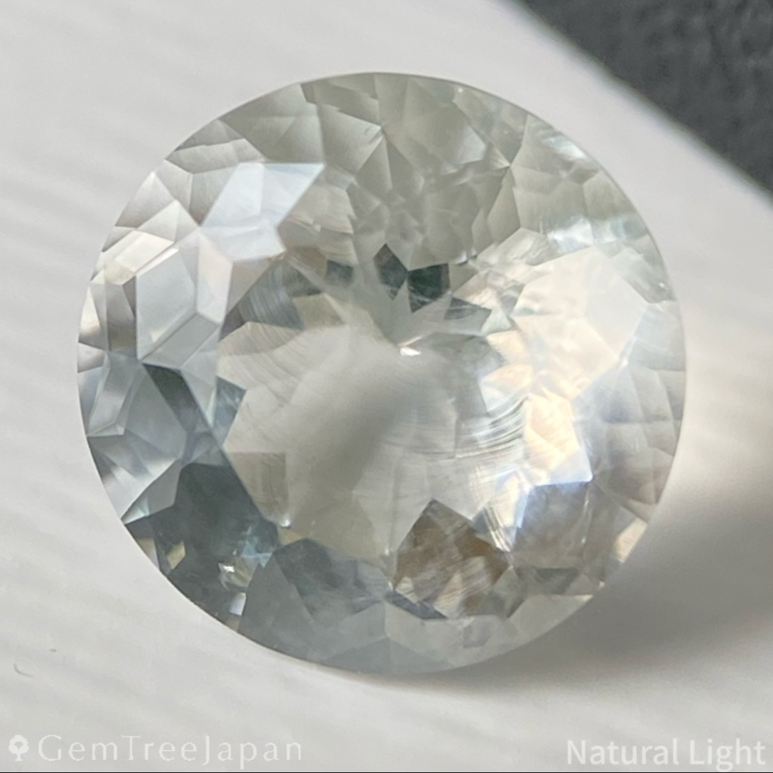 Hyalite Opal 1.617ct / Hungary