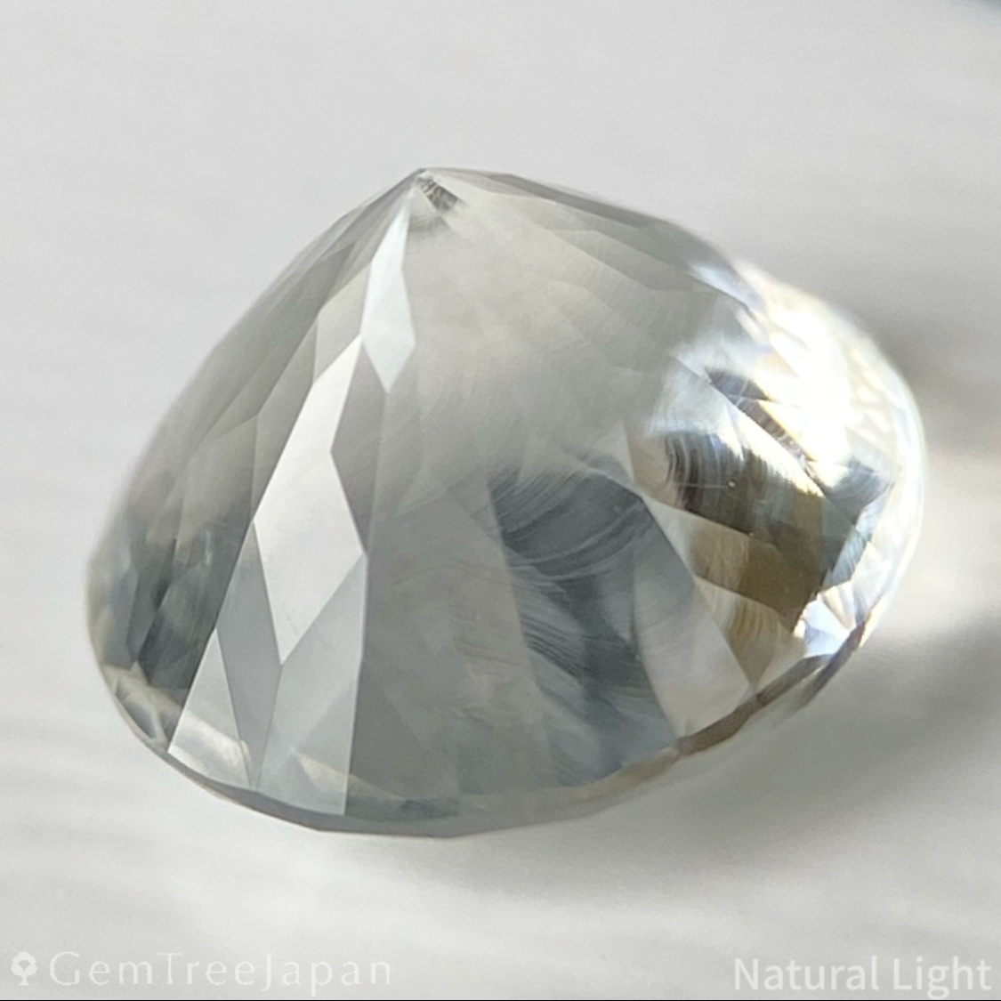Hyalite Opal 1.617ct / Hungary