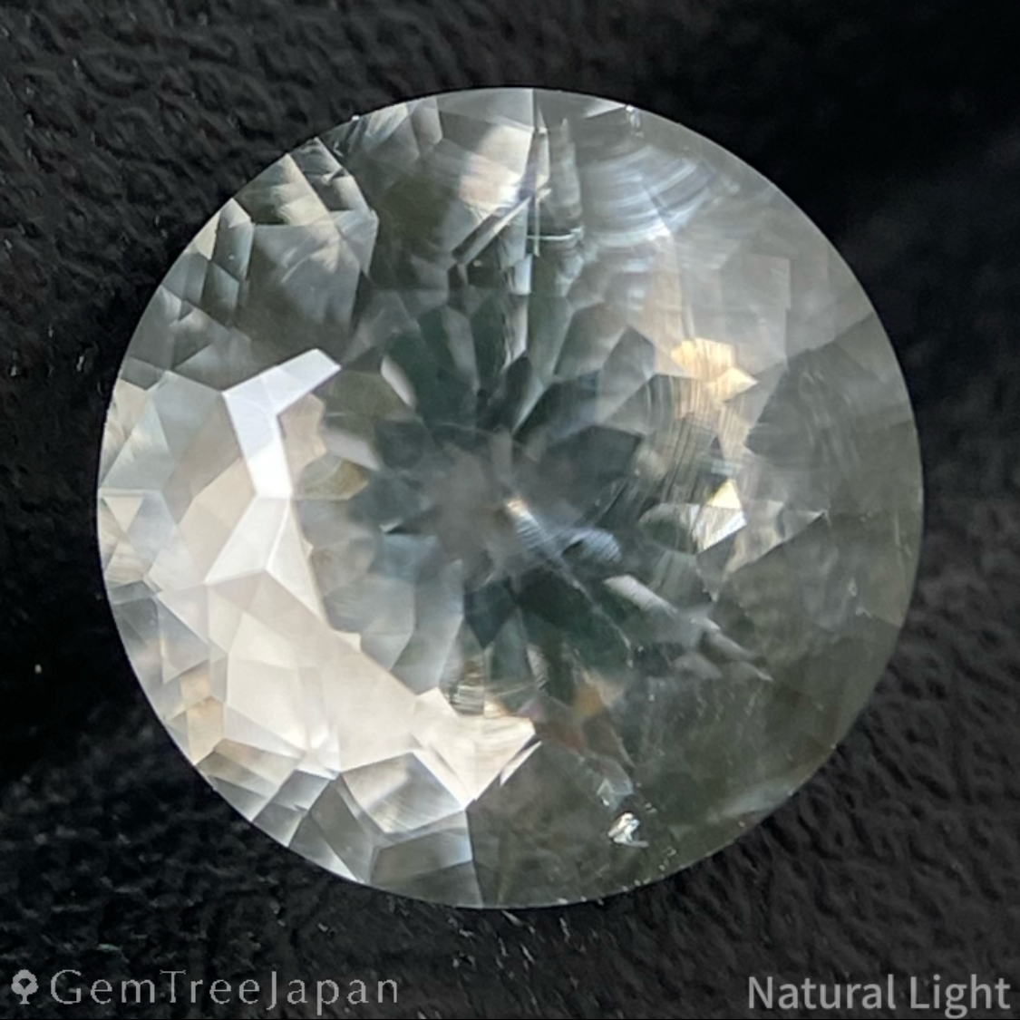 Hyalite Opal 1.617ct / Hungary
