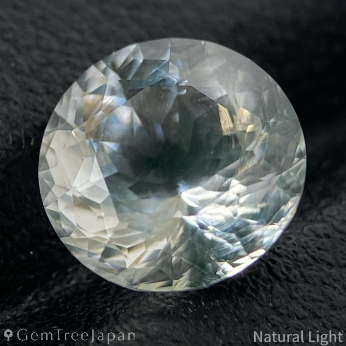 Hyalite Opal 1.617ct / Hungary