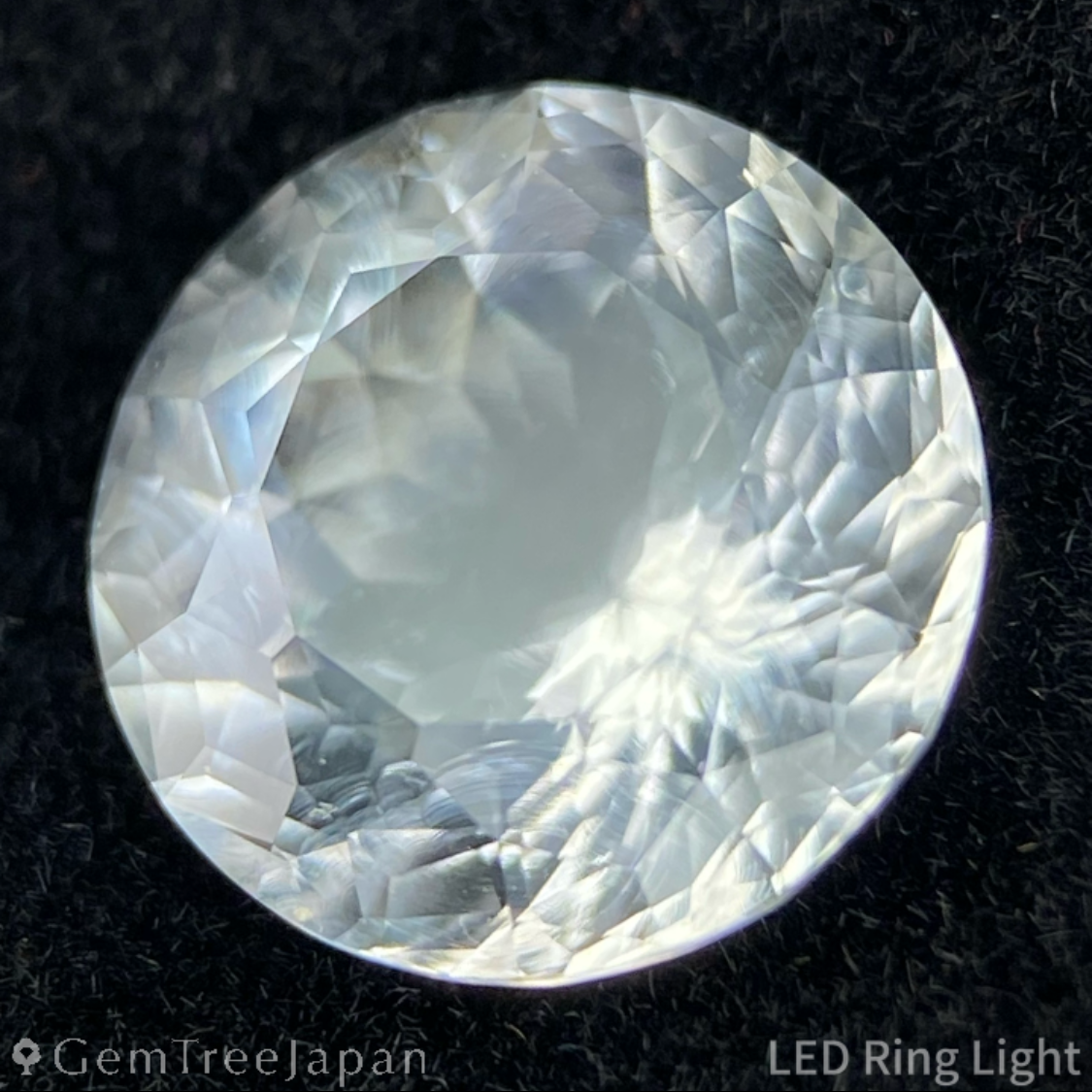 Hyalite Opal 1.617ct / Hungary