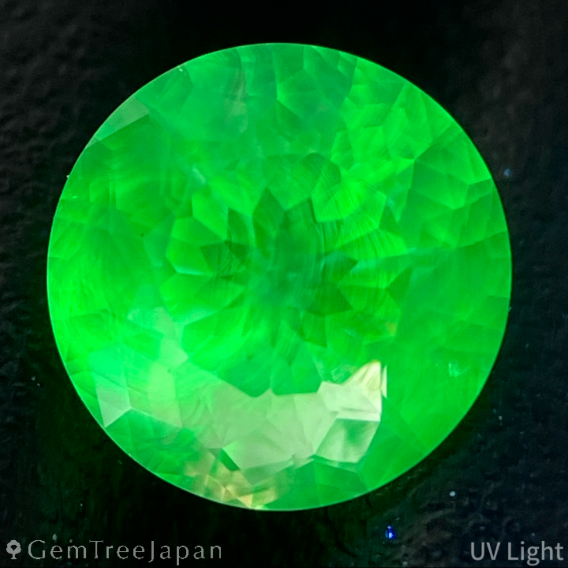 Hyalite Opal 1.617ct / Hungary