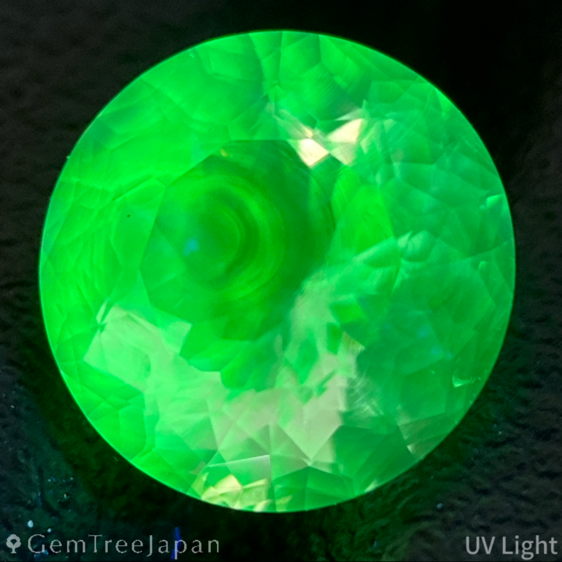 Hyalite Opal 1.617ct / Hungary
