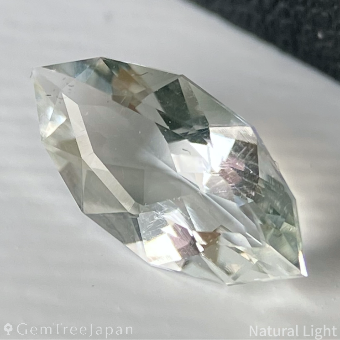 Hyalite Opal 0.664ct / Hungary