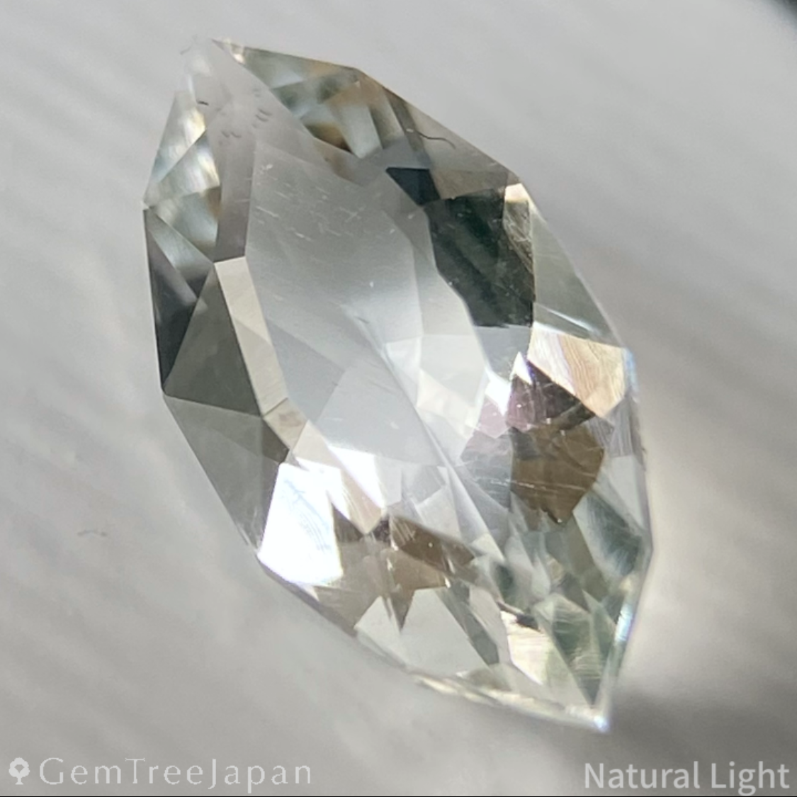 Hyalite Opal 0.664ct / Hungary
