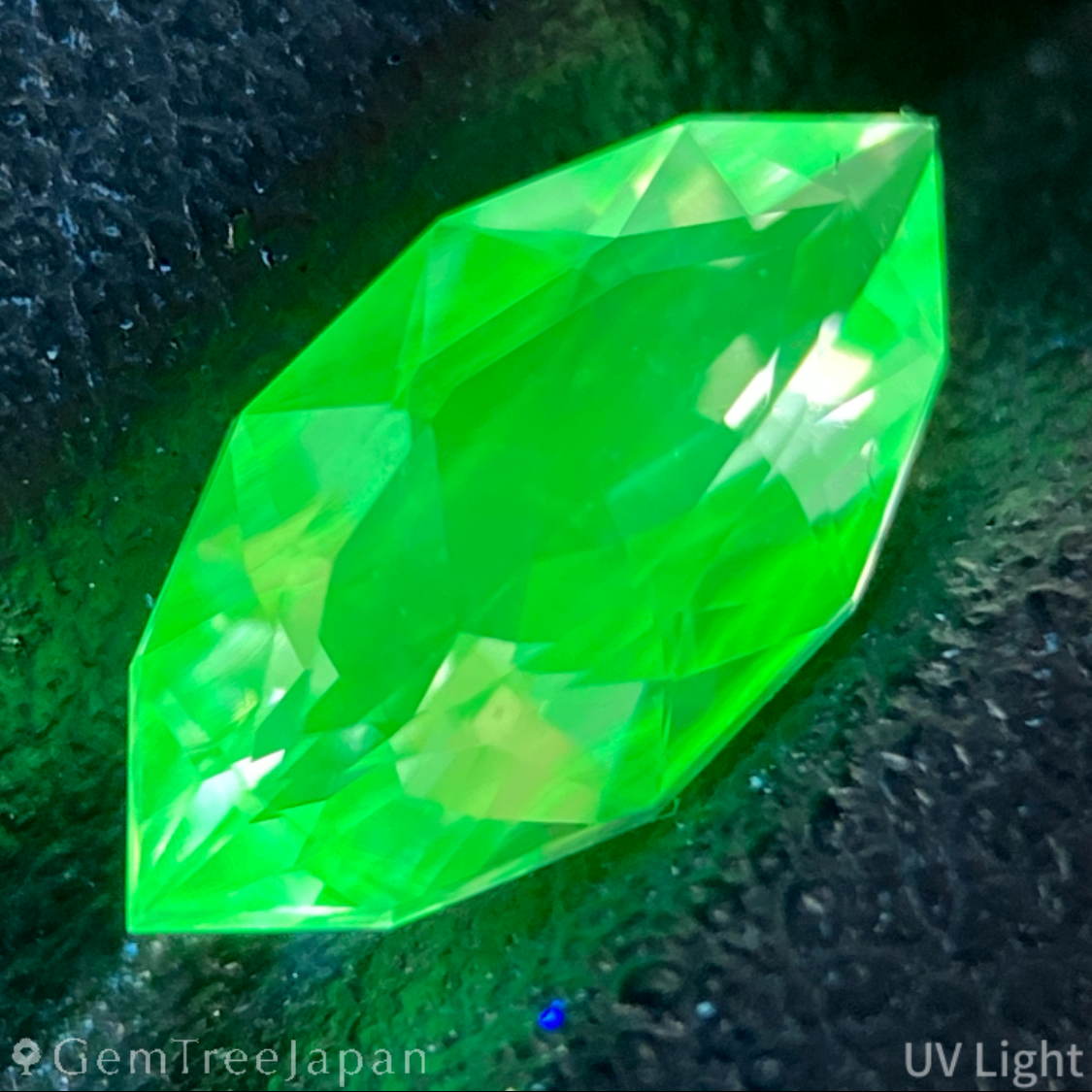 Hyalite Opal 0.664ct / Hungary