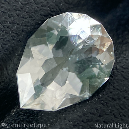 Hyalite Opal 1.210ct / Hungary