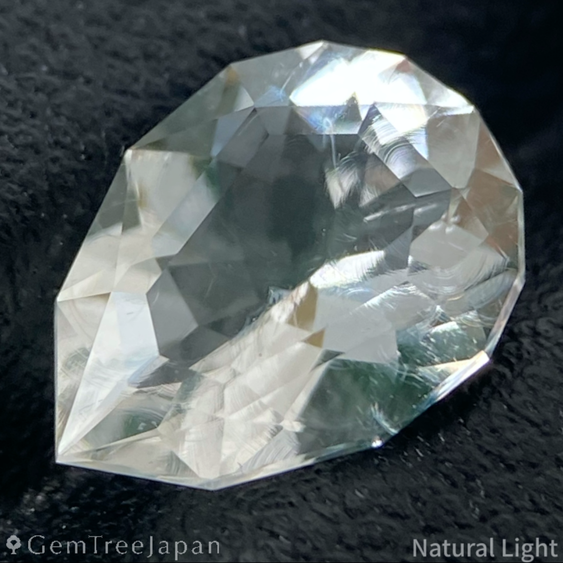 Hyalite Opal 1.210ct / Hungary