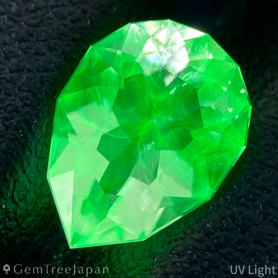 Hyalite Opal 1.210ct / Hungary