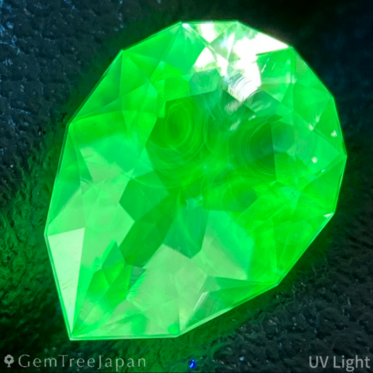 Hyalite Opal 1.210ct / Hungary