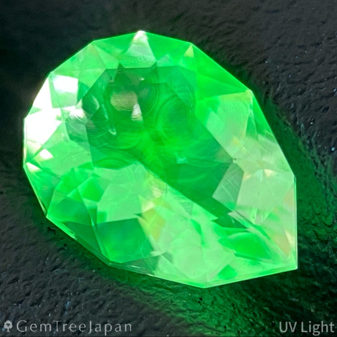 Hyalite Opal 1.210ct / Hungary