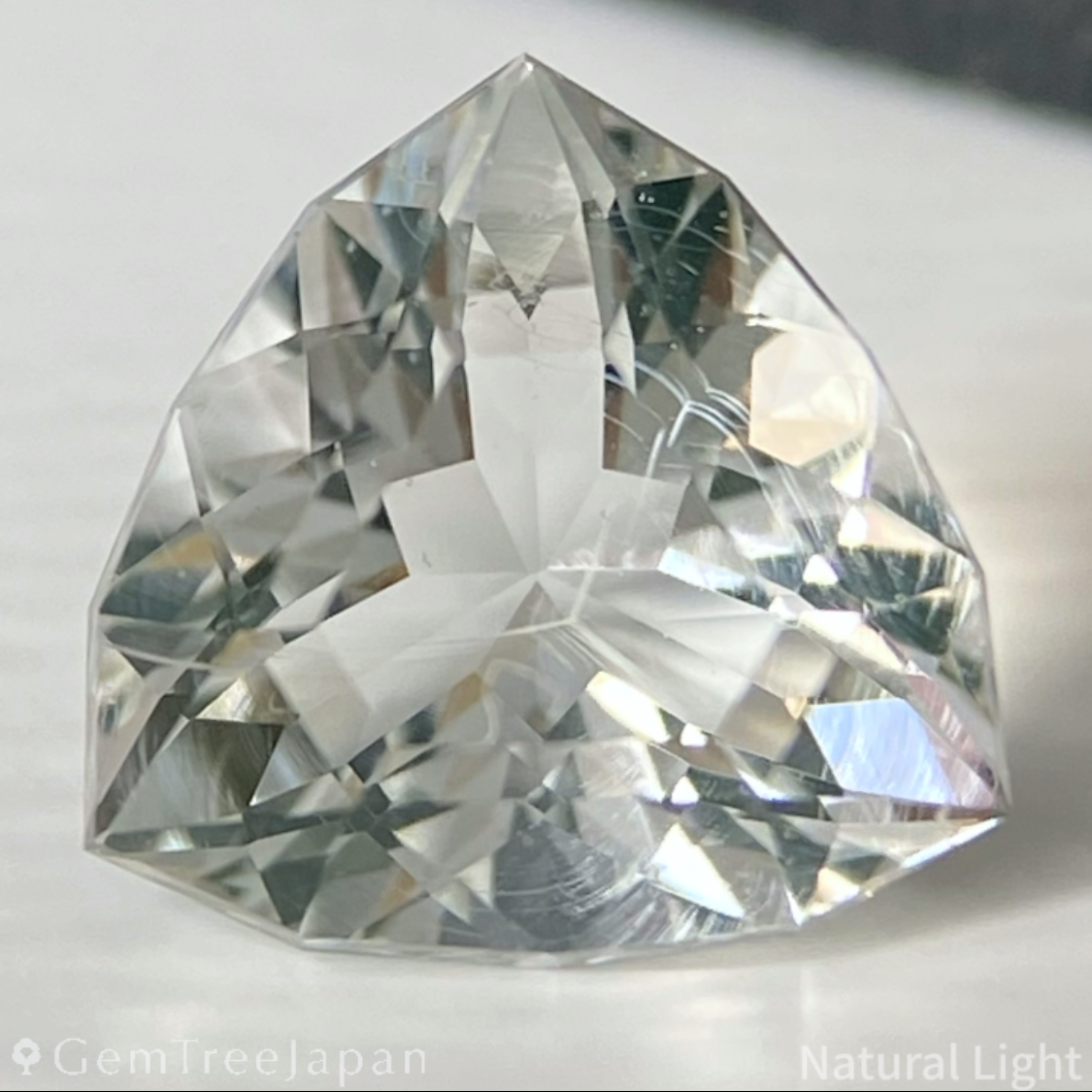 Hyalite Opal 1.071ct / Hungary