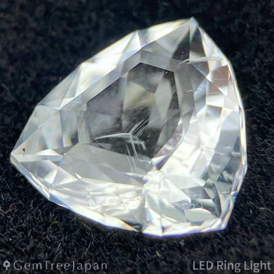 Hyalite Opal 1.071ct / Hungary