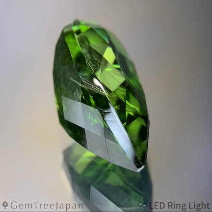 Green Zircon 4.385ct / Madagascar