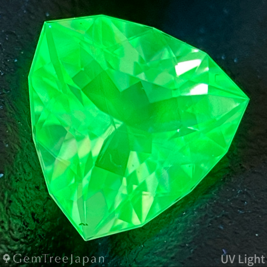 Hyalite Opal 1.071ct / Hungary