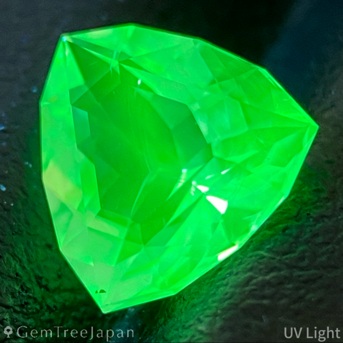 Hyalite Opal 1.071ct / Hungary
