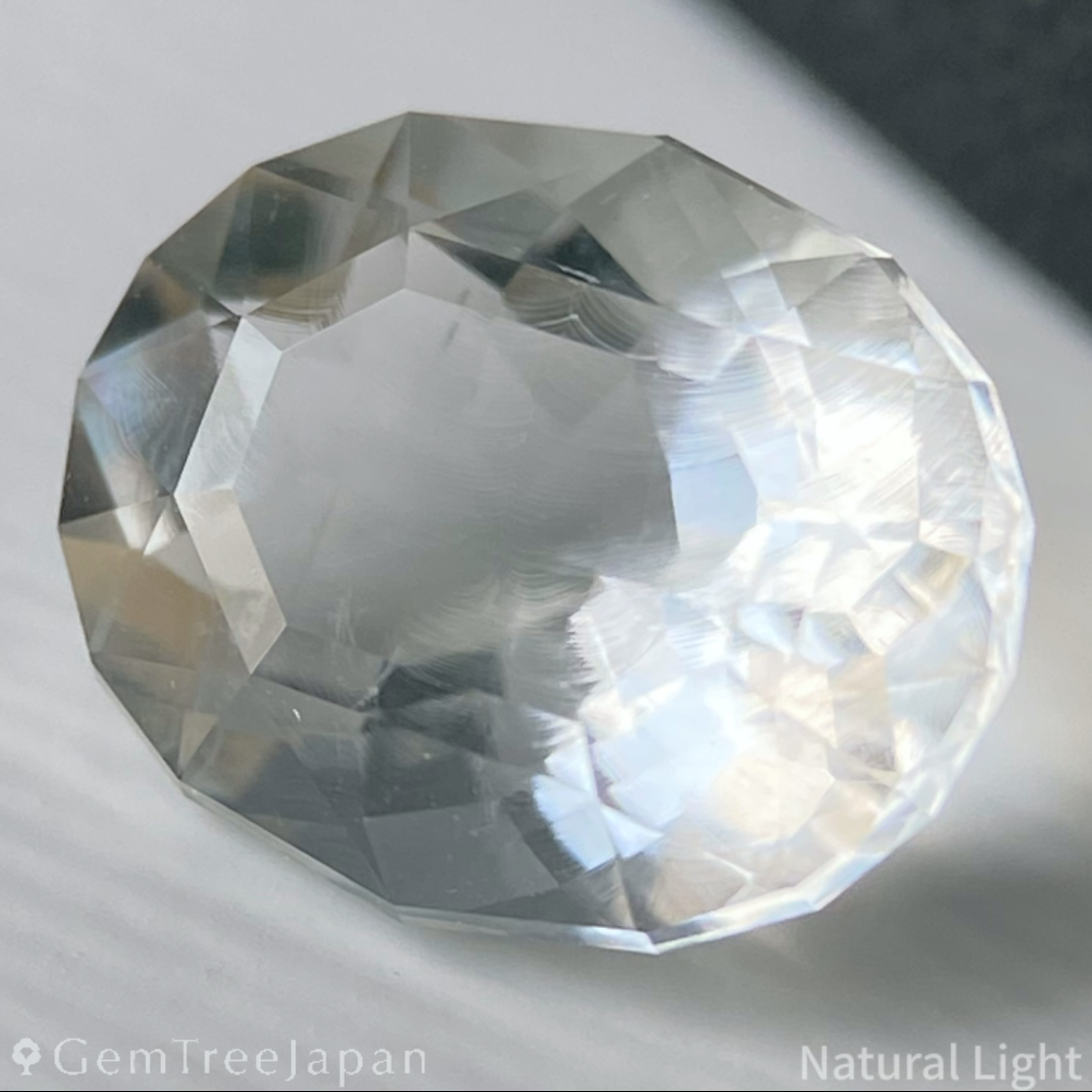 Hyalite Opal 1.814ct / Hungary