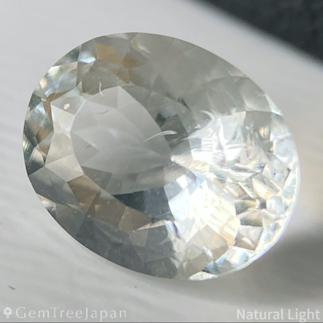 Hyalite Opal 1.461ct / Hungary