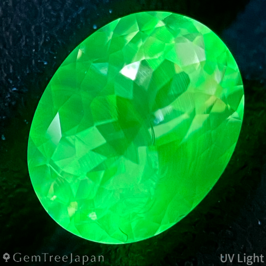 Hyalite Opal 1.461ct / Hungary