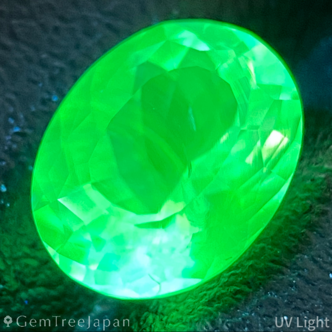 Hyalite Opal 1.461ct / Hungary