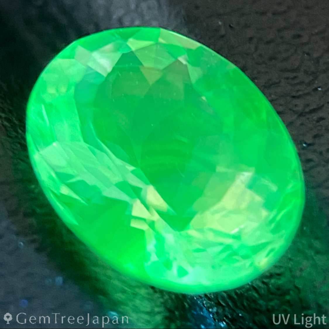 Hyalite Opal 1.461ct / Hungary
