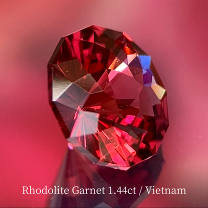 Rhodolite Garnet 1.44ct / Vietnam 