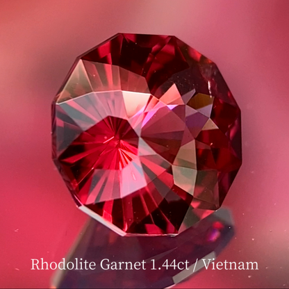 Rhodolite Garnet 1.44ct / Vietnam 