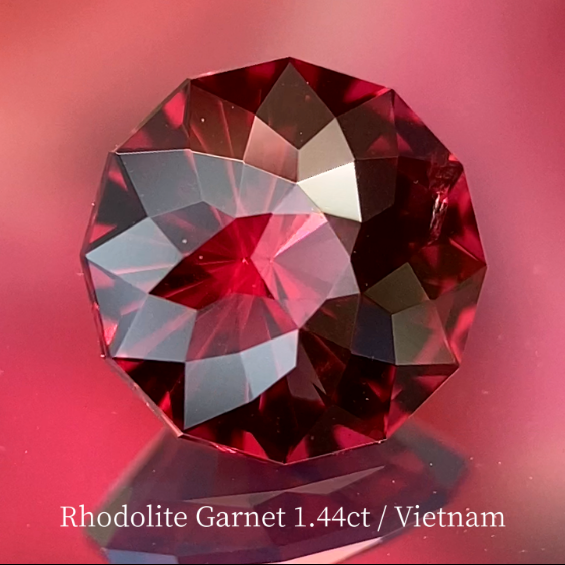 Rhodolite Garnet 1.44ct / Vietnam 